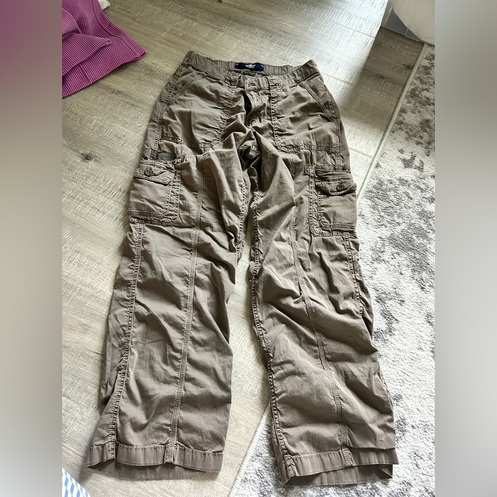 Hollister Women's low baggy Cargo Pants in Tan